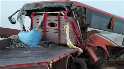 بالأسماء، مصرع وإصابة 5 أشخاص في تصادم أتوبيس ونقل بمرسى علم (صور)