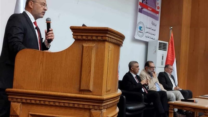 الدكتور محمد أنور،