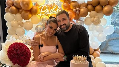 أجواء رومانسية وورد أحمر ..كيف احتفلت درة وزوجها بعيد ميلادها (صور) 