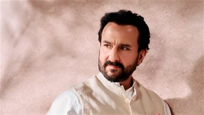 طعن سيف على خان في محاولة سرقة منزله.. مستجدات الحالة الصحية لنجم بوليوود