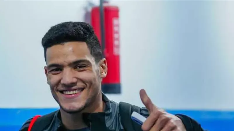 الأهلي يضم مصطفى