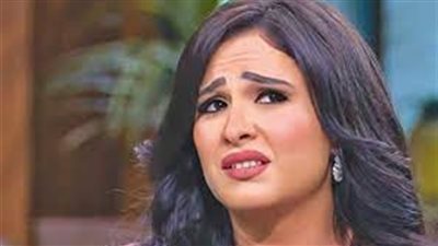 ياسمين عبدالعزيز تلغي عزاء والدها وتكتفي بالجنازة