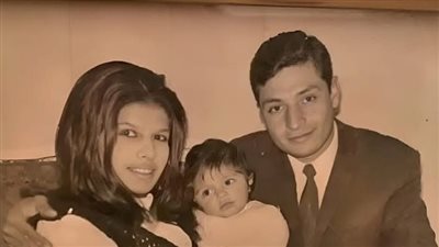 تشييع جنازة والد الفنانة ياسمين عبد العزيز بعد قليل من مسجد المشير