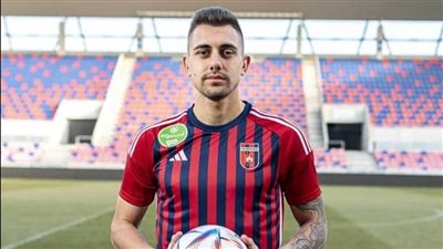 نيج جراديشار مهاجم الأهلي الجديد يصل القاهرة خلال ساعات لإتمام التعاقد