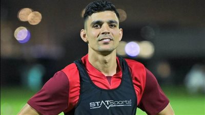 شاهد أشرف بن شرقي يجري الكشف الطبي تمهيدا للانتقال إلى الأهلي (صور)