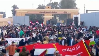 أهالي الإسماعيلية يتوافدون على معبر رفح للانضمام إلى مسيرات رفض تهجير الفلسطينيين