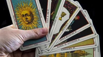 توقعات أوراق التاروت في الأبراج: ماذا يخبئ الفلك لك هذا الأسبوع؟