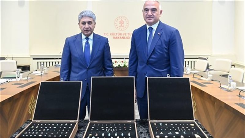 وزير السياحة والآثار
