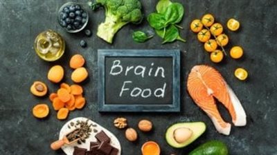 أطعمة تساعد على تجديد خلايا المخ.. منها الشوكولاتة الداكنة والأفوكادو