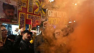 إندلاع تظاهرات بتل أبيب للإلتزام بوقف إطلاق النار .. حماس: الباب ما زال مفتوحا لتبادل الأسرى السبت