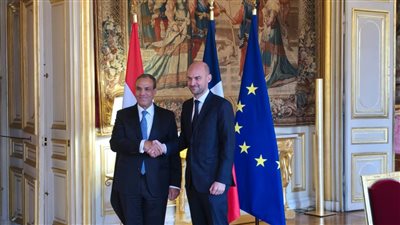 مصر وفرنسا تبحثان تعزيز التعاون الاقتصادي والسياسي في باريس