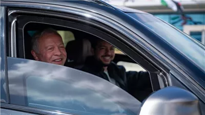 ملك الأردن للجماهير المحتشدة لاستقباله: أستمد قوتي منكم ومصلحتنا فوق كل اعتبار