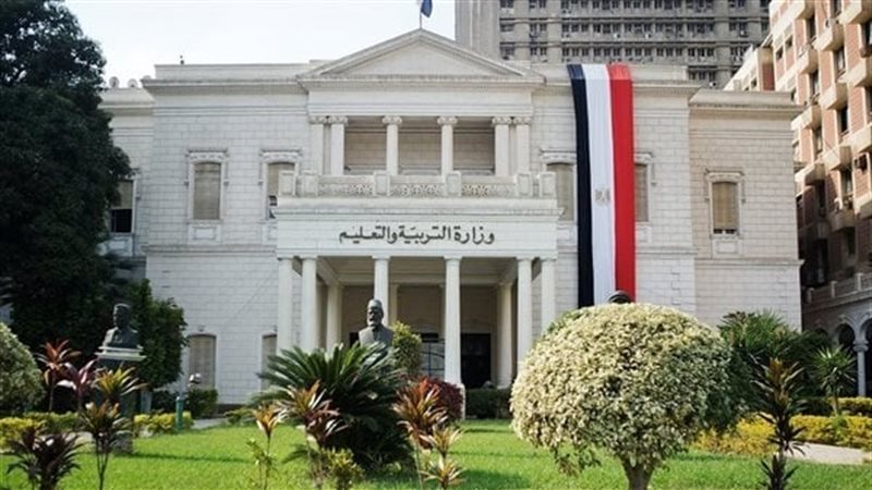 إحالة 5 مسئولين للمحاكمة