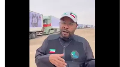 كويتي ينفي شائعة رسوم المساعدات من أمام معبر رفح| فيديو
