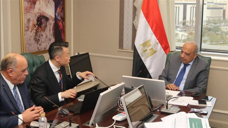 وزير الكهرباء والطاقة