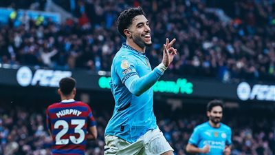 أسطورة الدوري الإنجليزي يختار عمر مرموش ضمن تشكيل الجولة