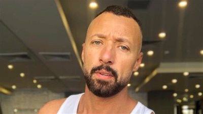 احمد فهمي واما يقاضي تطبيق بسبب الذكاء الاصطناعي.. ما القصة؟