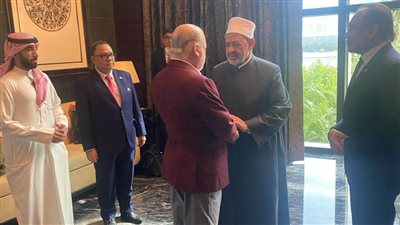 ملك ماليزيا يقطع لقاء الإمام الأكبر ورئيس وزراء ماليزيا لتوديع شيخ الأزهر قبل مغادرته