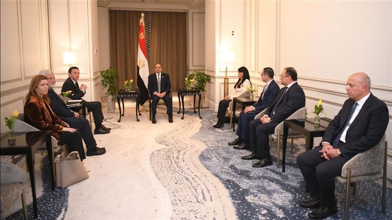 الرئيس السيسي يبحث