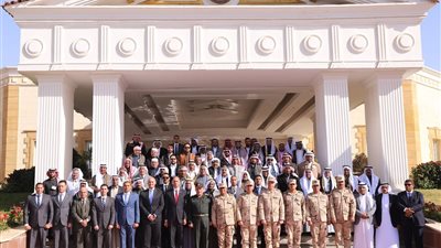 قيادة الجيش الثالث الميداني تستقبل عددًا من شيوخ وعواقل القبائل بجنوب ووسط سيناء 