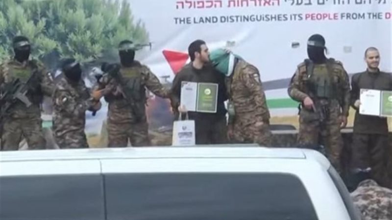 تقبيل الجندي الإسرائيلي