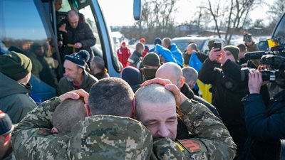 ‏صفقة تبادل الأسرى بين ‎أوكرانيا وروسيا.. هل تكون بداية لإنهاء الحرب؟ 