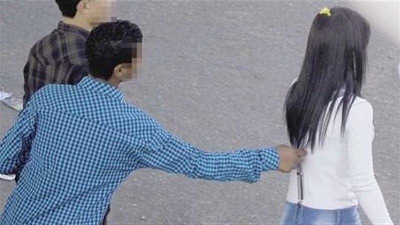 تحرش بسيدة داخل مول