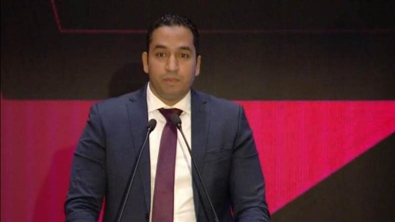 طه عزت يقاضي رئيس