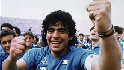 ابنة أسطورة كرة القدم تكشف الحقائق.. هل قتلت المافيا الطبية دييجو مارادونا؟ (فيديو)