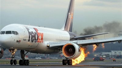 الولايات المتحدة: حريق بطائرة شركة FedEx بعد إقلاعها بـ 9 دقائق (صور وفيديو)