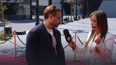 إجابة سؤال رامز جلال .. لون شعر أحمد فهمي  