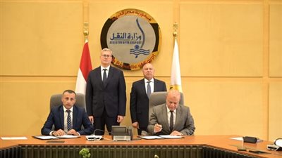 النقل توقع عقد تطوير محطة تسهيلات بحرية لتوطين صناعة البتروكيماويات