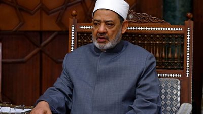بعد وعكة صحية شديدة.. عودة الإمام أحمد الطيب لممارسة مهام عمله