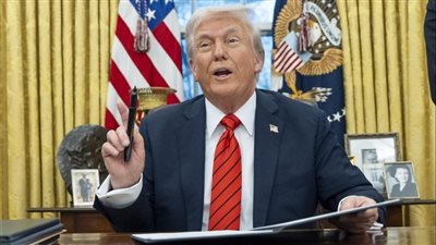 ترامب يوقف الرسوم الجمركية مؤقتًا لمصلحة شركات صناعة السيارات الأمريكية