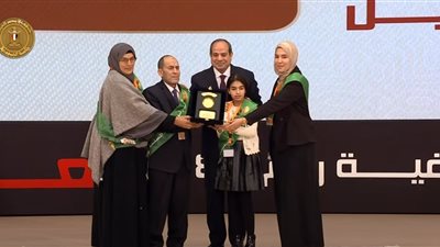 الرئيس السيسي يكرم أسر الشهداء خلال الندوة التثقيفية الـ41 للقوات المسلحة