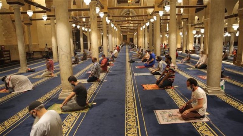 حكم الاعتكاف في العشر