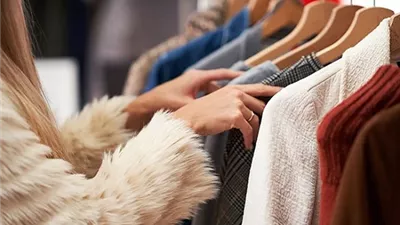 شعبة الملابس: الإقبال على الشراء ضعيف.. واللي يقابله عروض وهمية يبلغ وزارة التموين |خاص