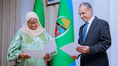 وزير الخارجية يبحث تنمية حركة التبادل التجاري مع رئيسة جمهورية تنزانيا المتحدة