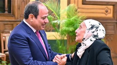 الرئيس السيسي: وجهت الحكومة لدعم مشروعات تمنح المرأة الفرصة لتحقيق التمكين الاقتصادى 