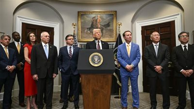 ترامب يعلن قرارات تاريخية بشأن أسعار السيارات وفنزويلا .. ما هي ؟