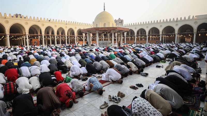 هل يوم الأحد القادم