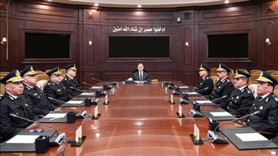 وزير الداخلية: مراعاة البعد الإنساني لدى التعامل مع المواطنين وتقديم كافة أوجه المساعدة الممكنة لهم