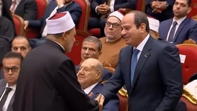 مكالمة السيسي لشيخ الأزهر.. الرئيس يطمئن على الطيب ويدعو له بالشفاء