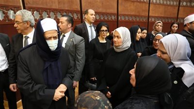 أول ظهور لـ شيخ الأزهر في عزاء المحرصاوي.. ومتابعون: ربنا يشفيه