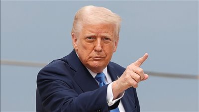 ترامب يهدد روسيا وإيران بضربات عسكرية واقتصادية.. ما القصة؟