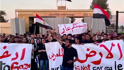 مظاهرات حاشدة للمطالبة بفتح معبر رفح .. الآلاف يتوجهون لشمال سيناء لنصرة غزة 