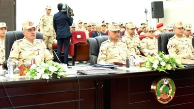 وزير الدفاع يشهد تنفيذ المرحلة الرئيسية لمشروع مراكز القيادة التعبوي لقوات الدفاع الجوي والقوات الجوية