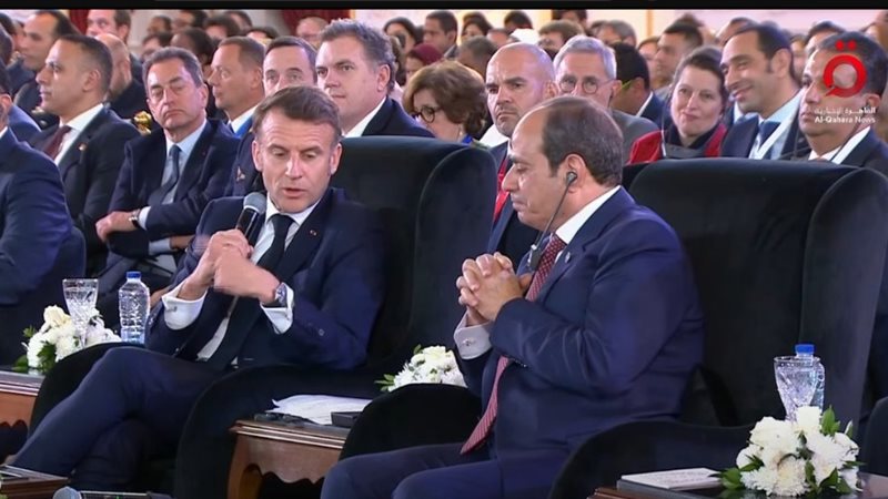 ماكرون مع الرئيس