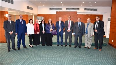 رئيس جامعة حلوان يستقبل اللجنة العلمية لترقية الأساتذة في مجال السياحة والفنادق