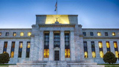 رسوم ترامب تقلب المعادلة الاقتصادية.. والفيدرالي يحذر أمريكا 